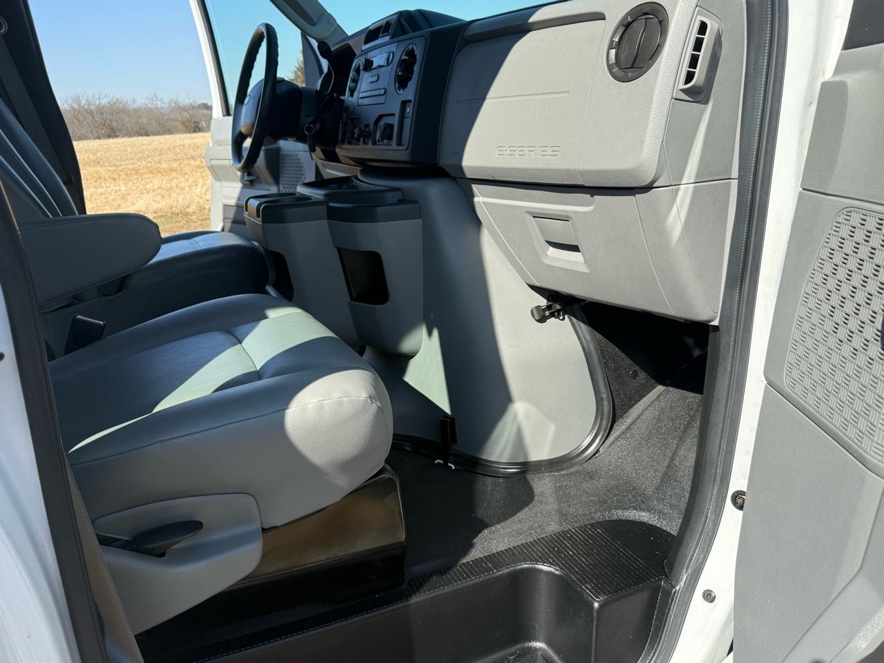 Ford Econoline E-250 2012