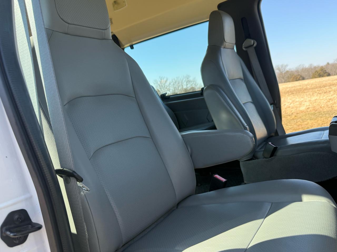 Ford Econoline E-250 2012