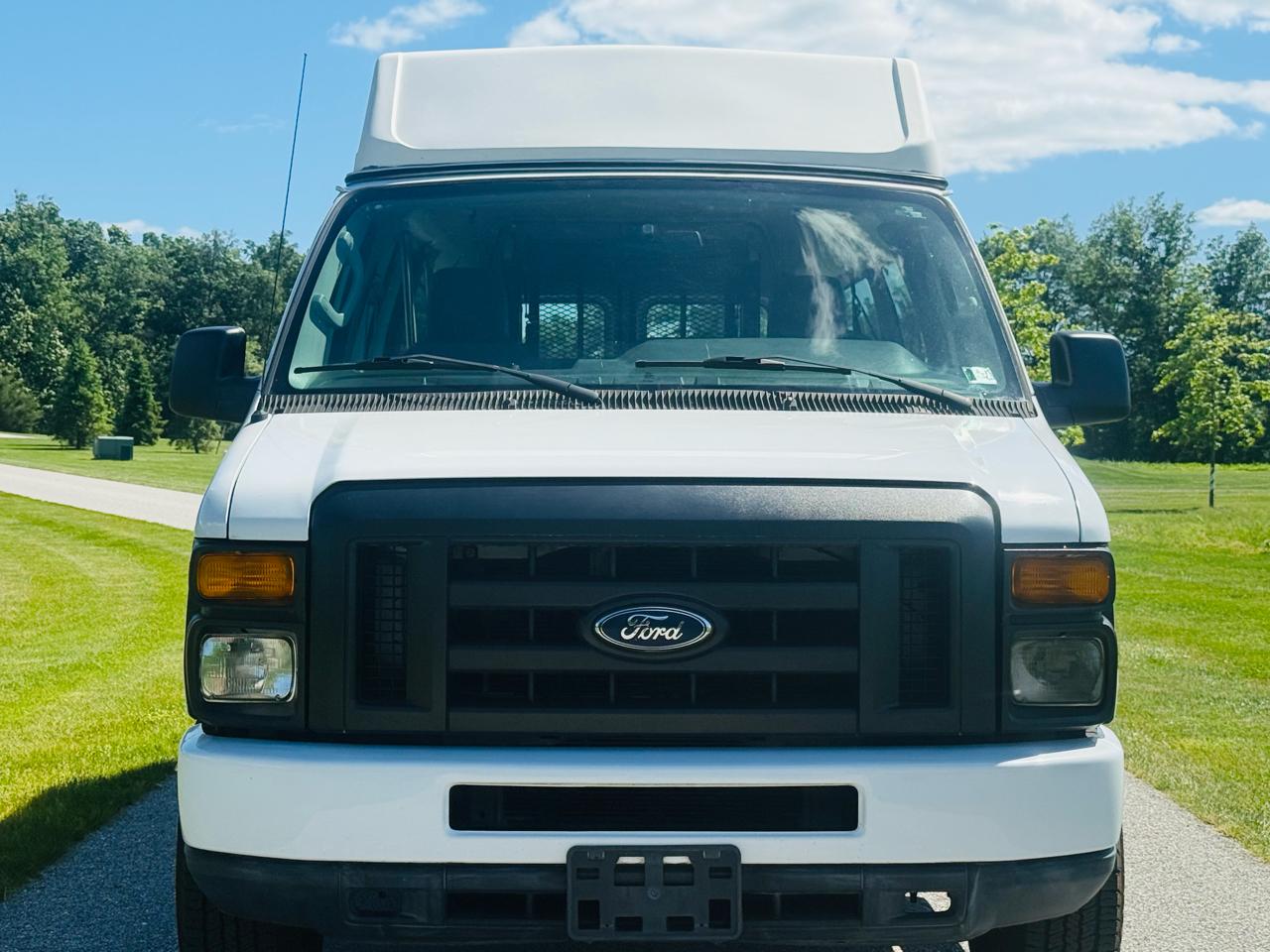 Ford Econoline E-250 2012