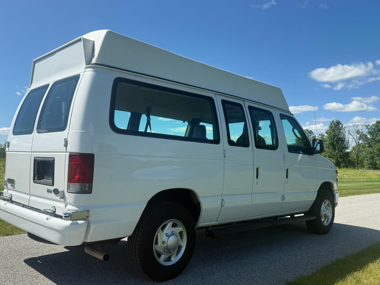Ford Econoline E-250 2012