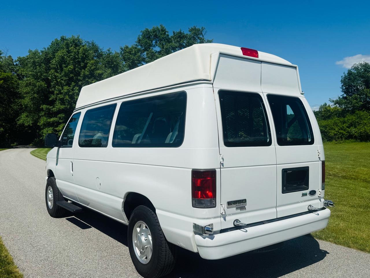 Ford Econoline E-250 2012