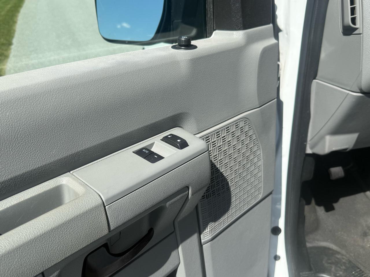 Ford Econoline E-250 2012