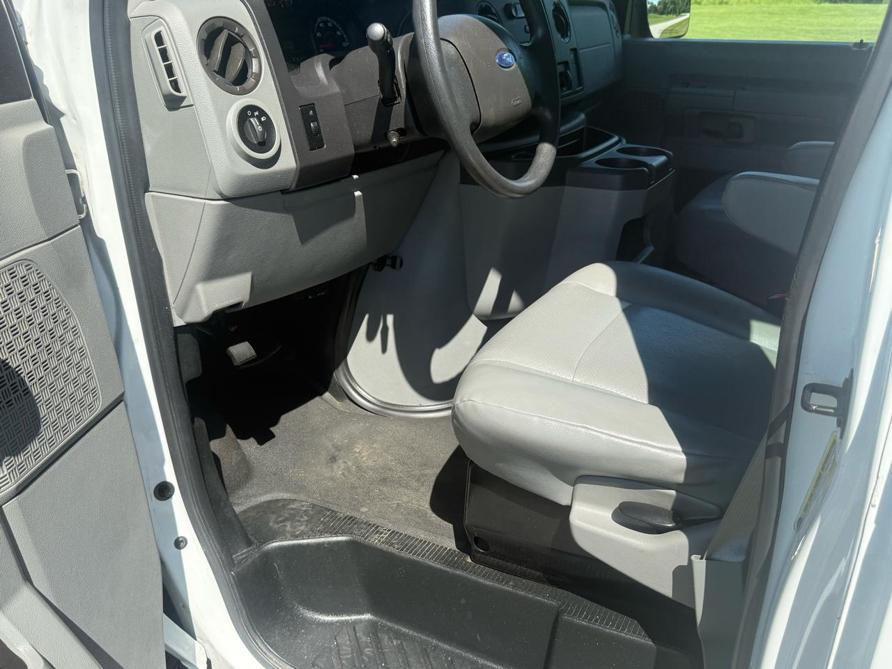Ford Econoline E-250 2012