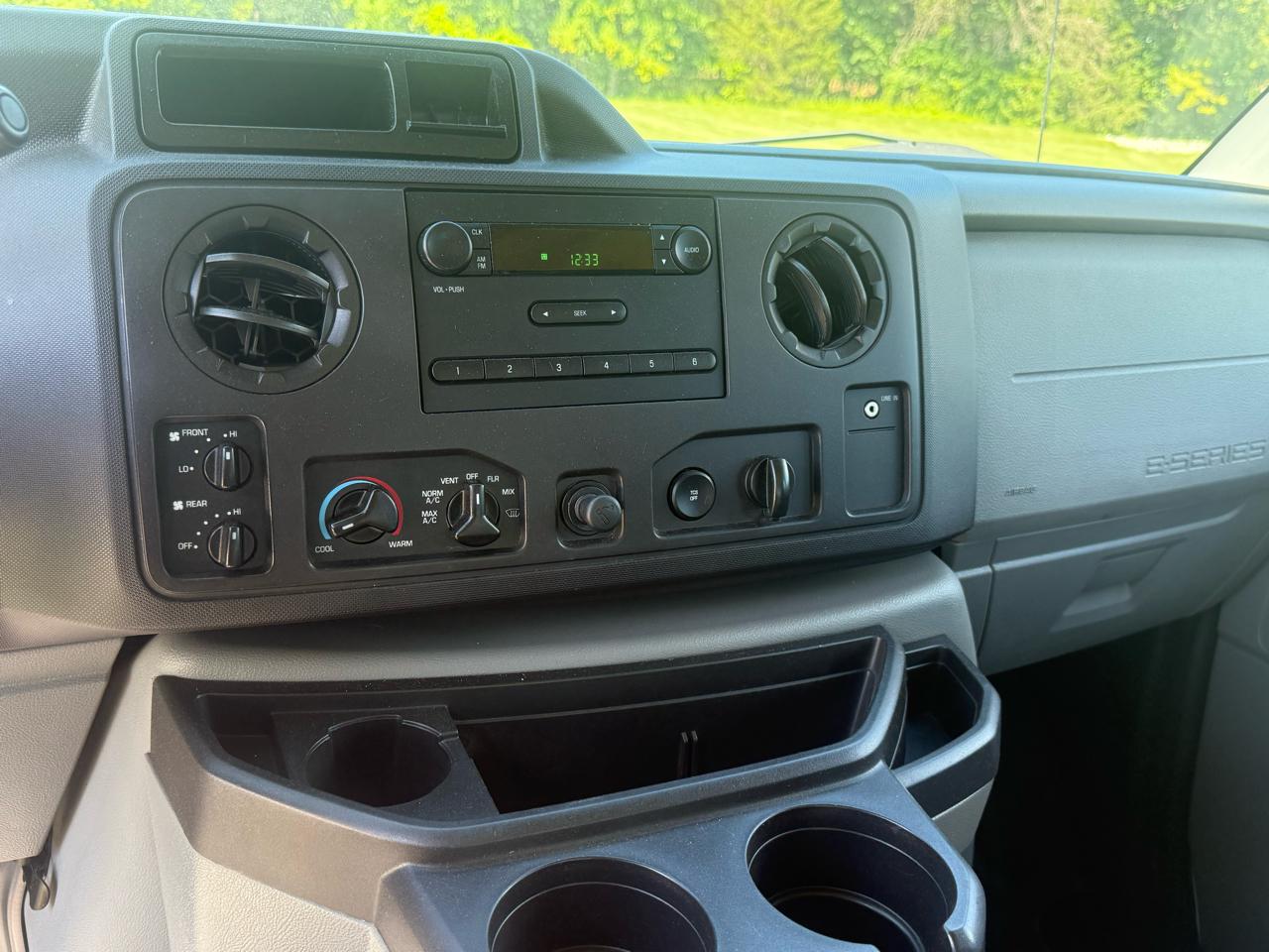 Ford Econoline E-250 2012