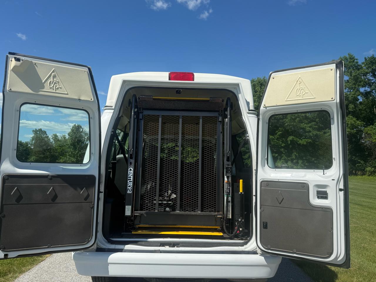 Ford Econoline E-250 2012