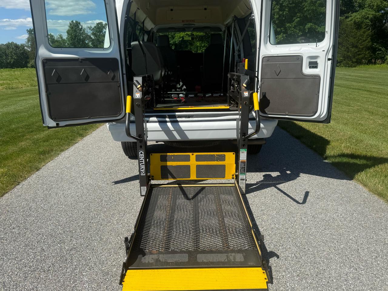 Ford Econoline E-250 2012
