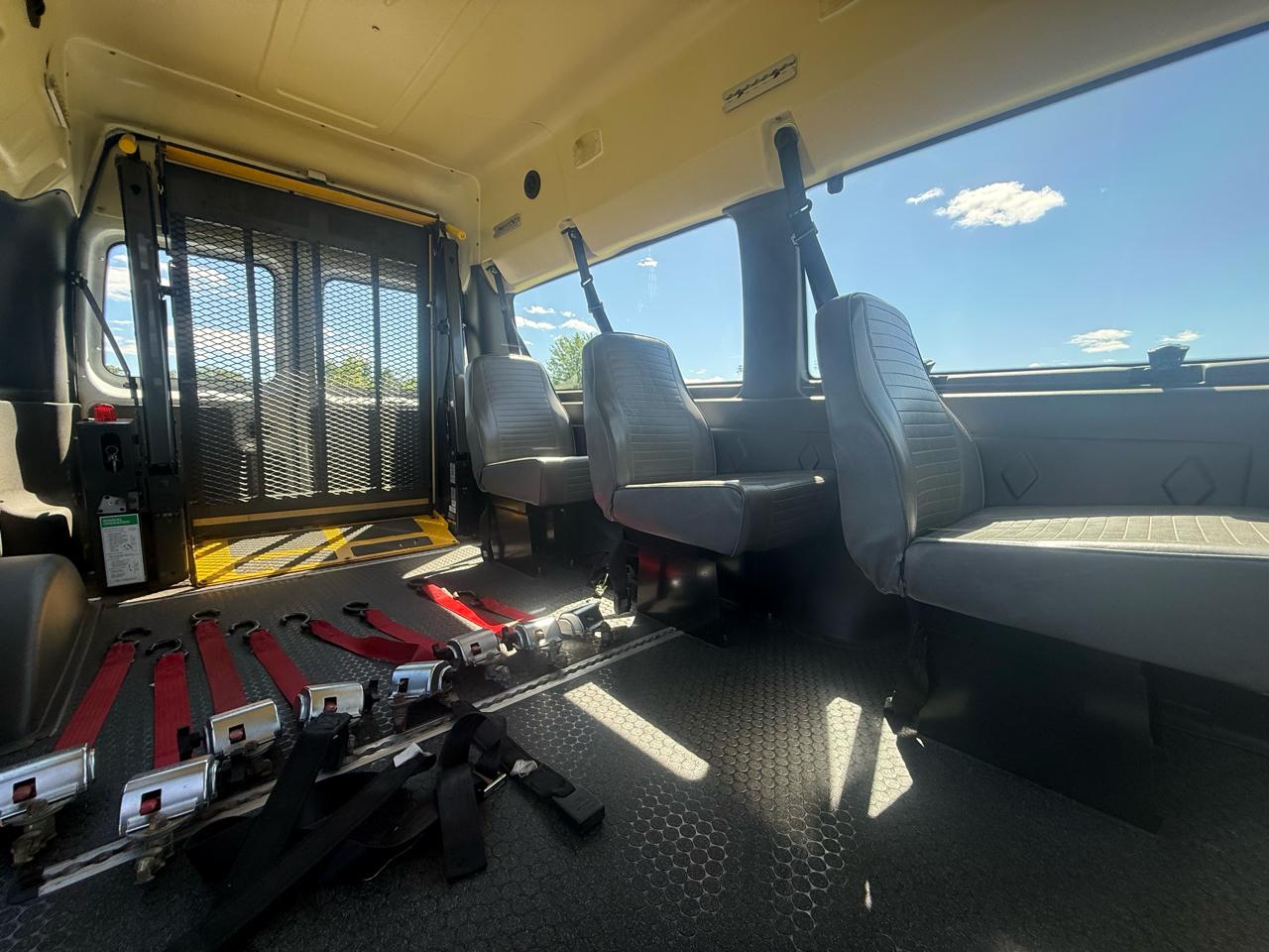 Ford Econoline E-250 2012