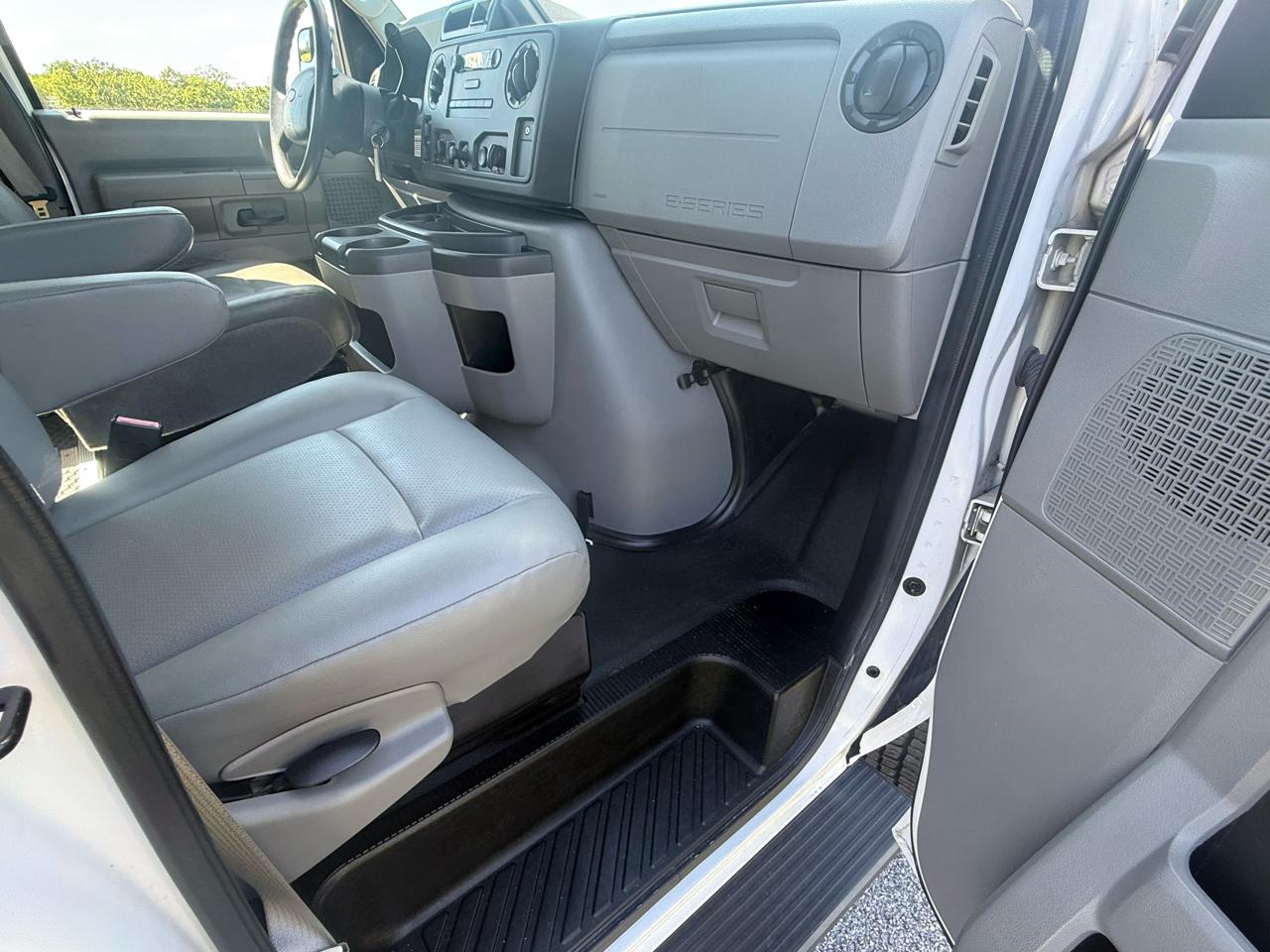 Ford Econoline E-250 2012