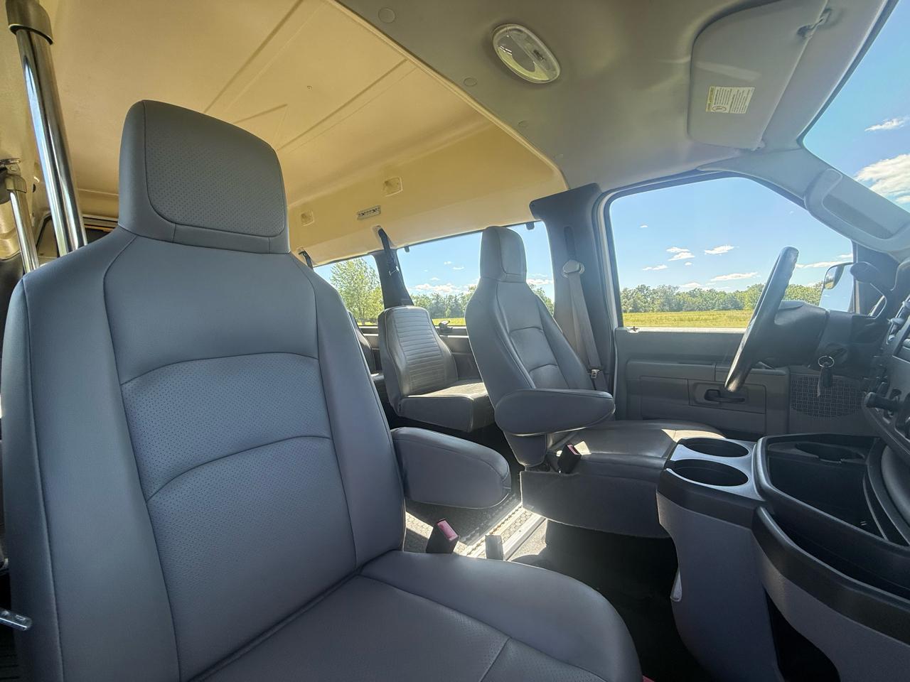 Ford Econoline E-250 2012