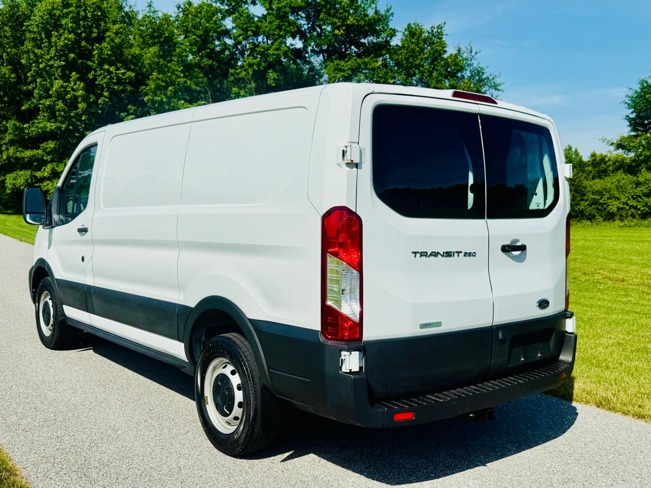 Ford Transit 250 Van Low Roof w/Sliding Pass. 130-in. WB 2020