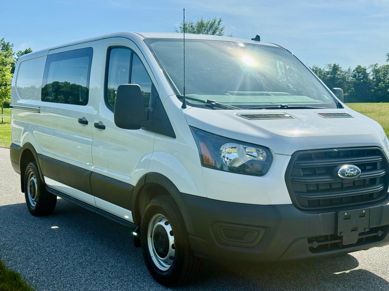 Ford Transit 250 Van Low Roof w/Sliding Pass. 130-in. WB 2020