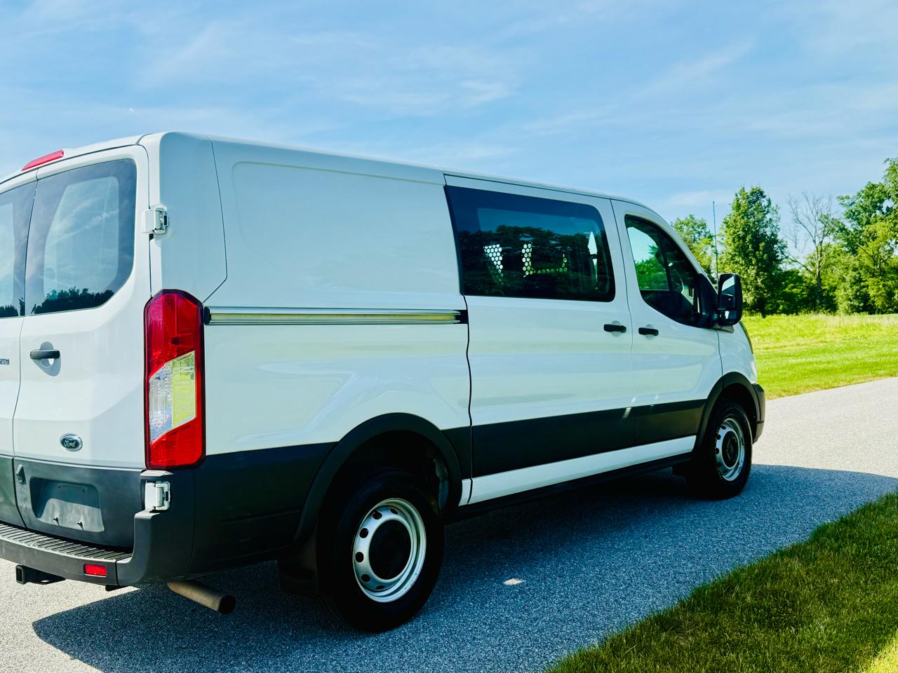 Ford Transit 250 Van Low Roof w/Sliding Pass. 130-in. WB 2020