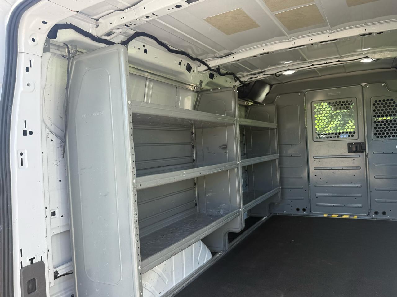 Ford Transit 250 Van Low Roof w/Sliding Pass. 130-in. WB 2020