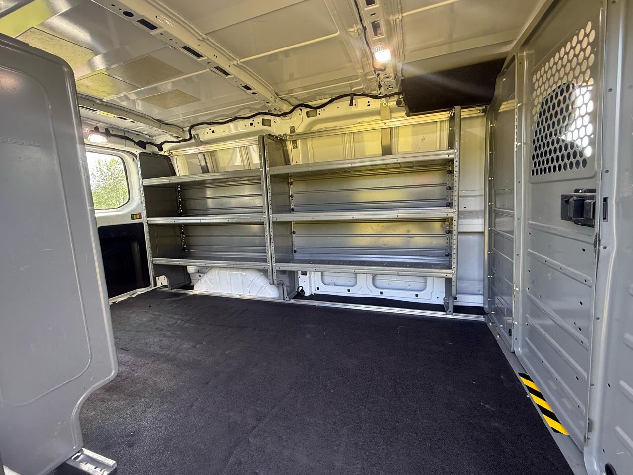 Ford Transit 250 Van Low Roof w/Sliding Pass. 130-in. WB 2020
