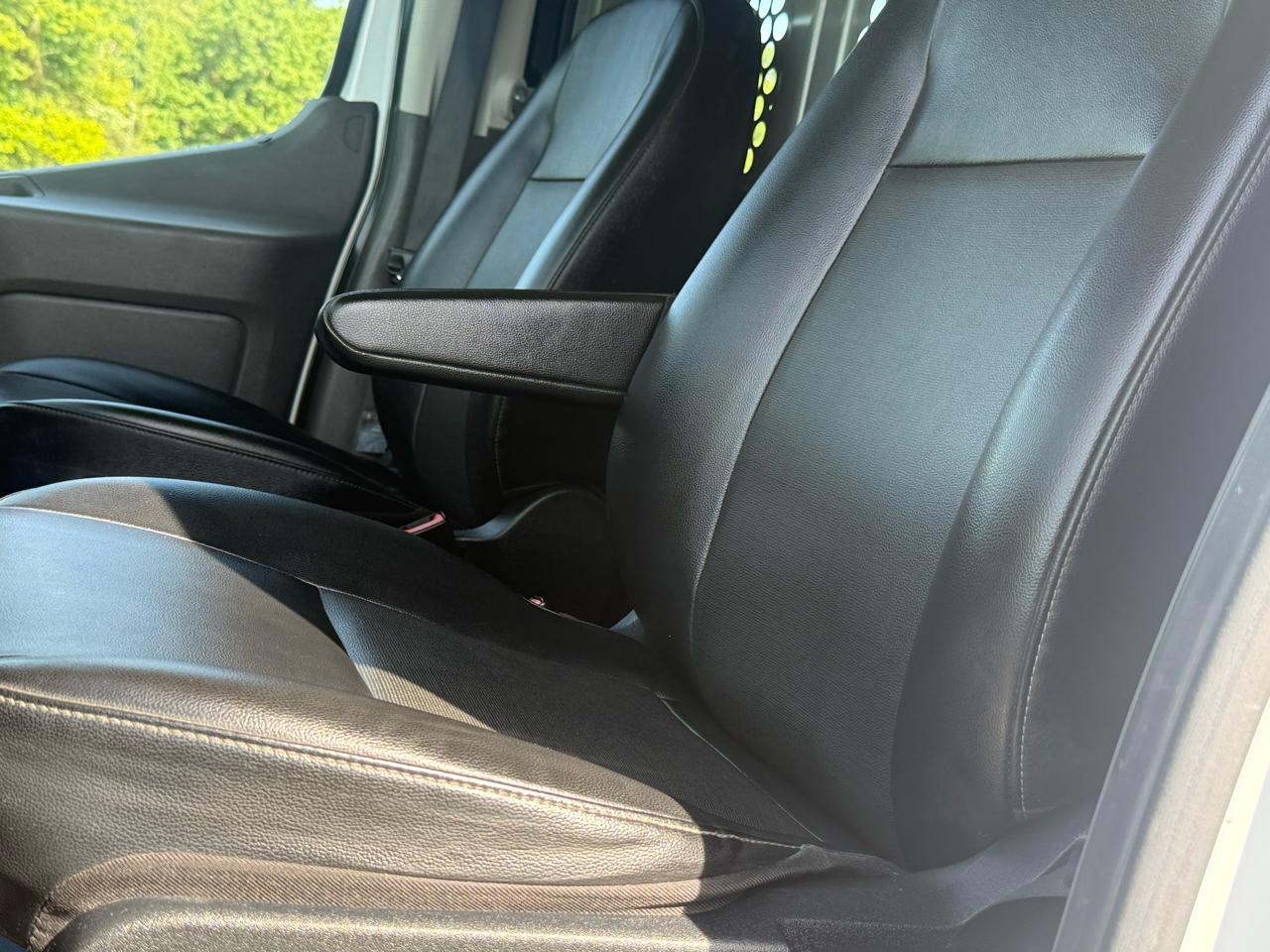 Ford Transit 250 Van Low Roof w/Sliding Pass. 130-in. WB 2020