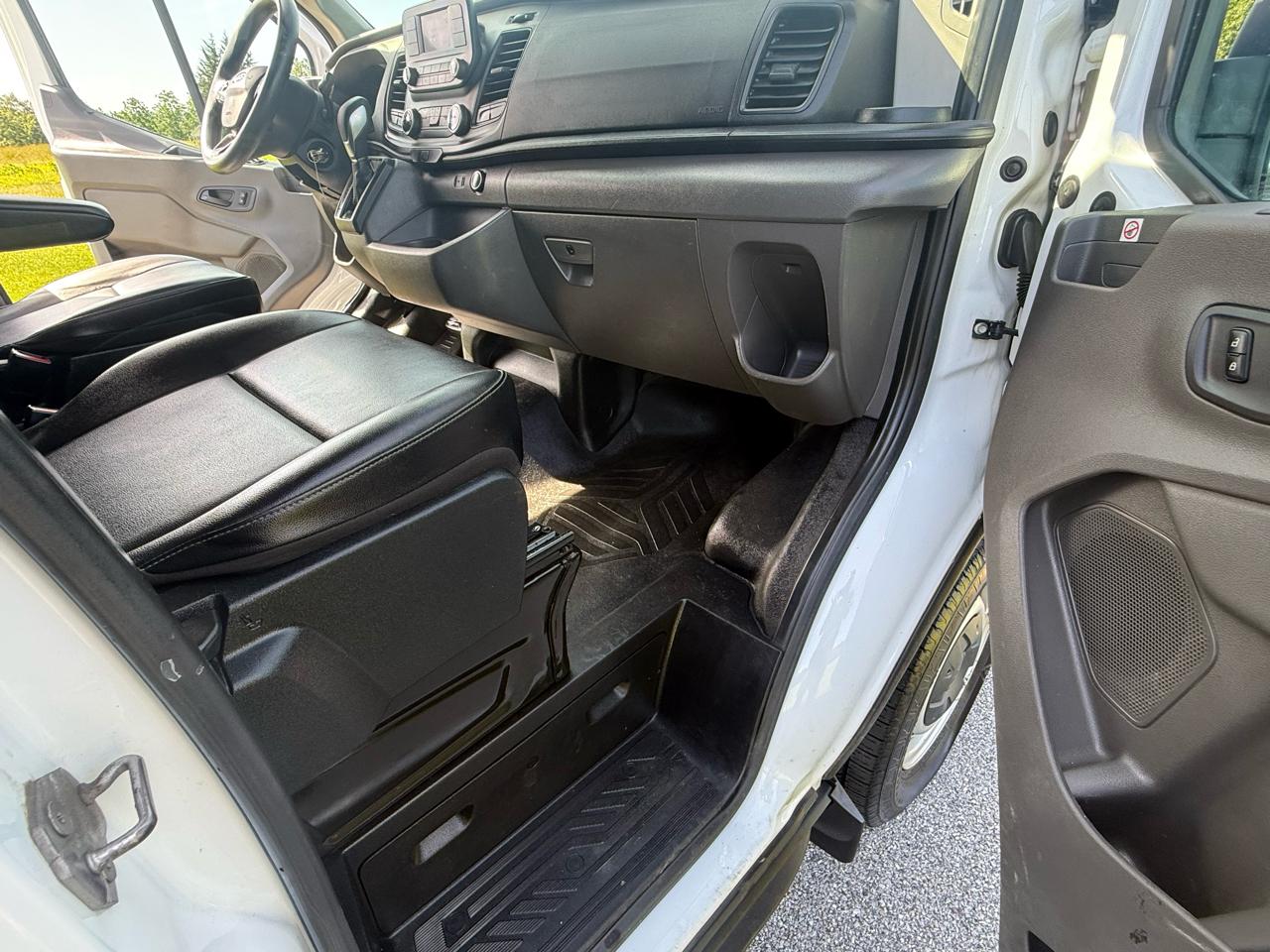Ford Transit 250 Van Low Roof w/Sliding Pass. 130-in. WB 2020
