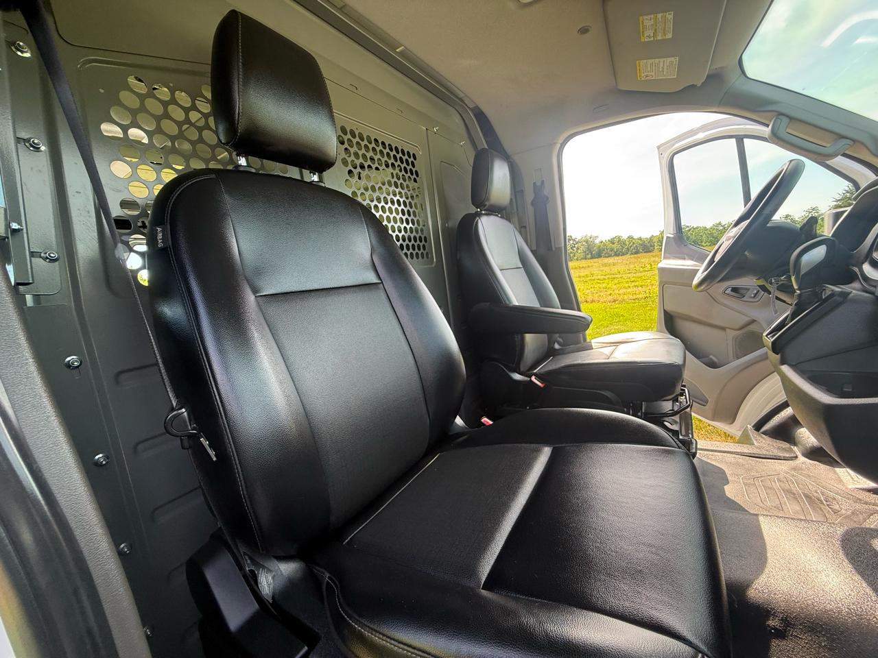 Ford Transit 250 Van Low Roof w/Sliding Pass. 130-in. WB 2020