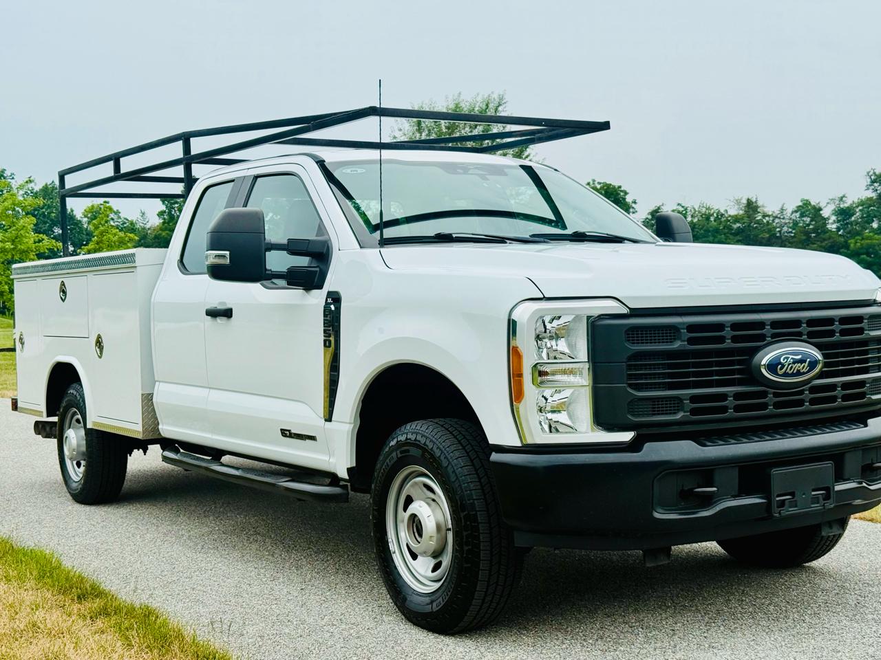 Ford F-350 SD XL SuperCab 4WD 2023