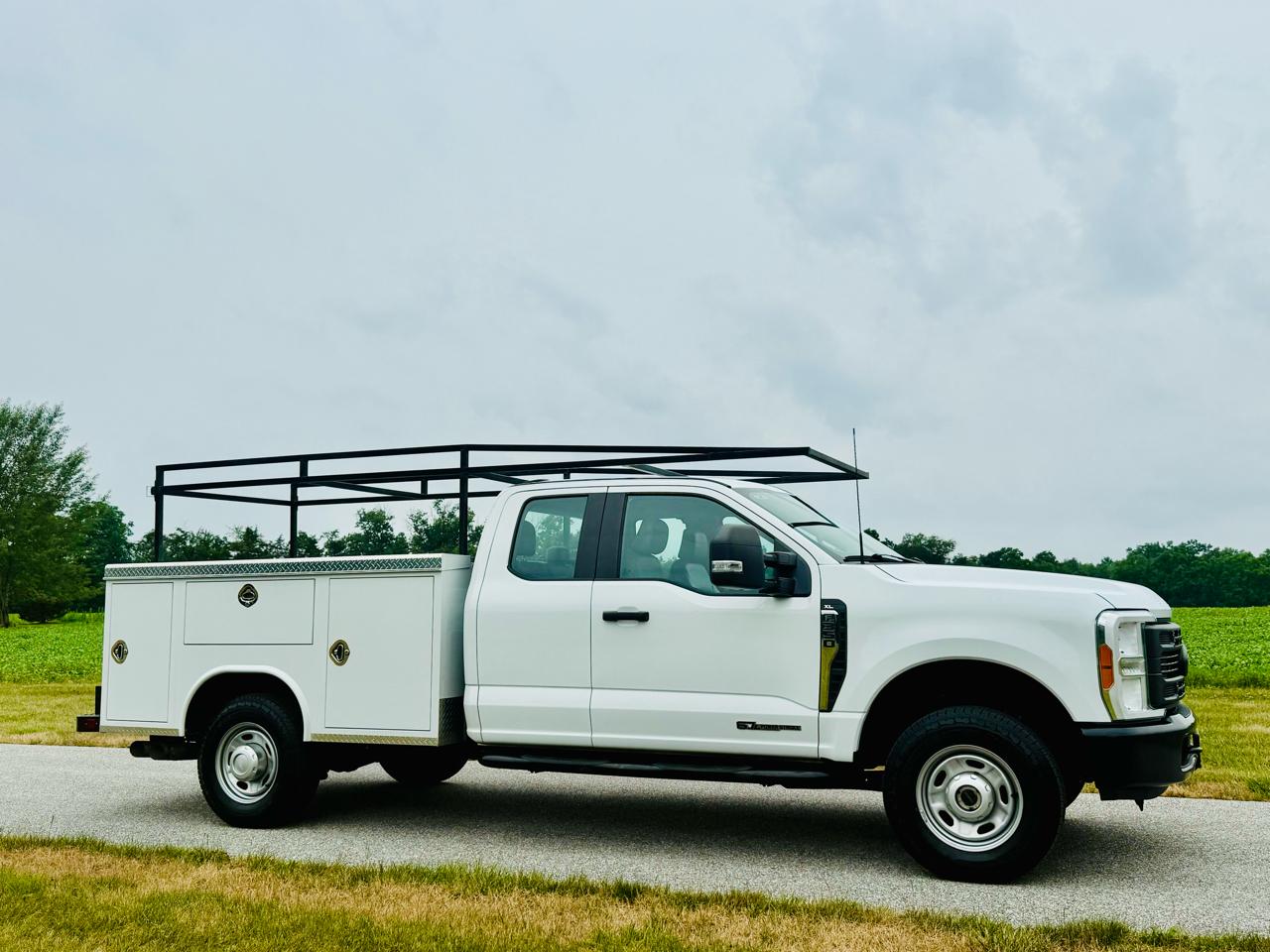 Ford F-350 SD XL SuperCab 4WD 2023