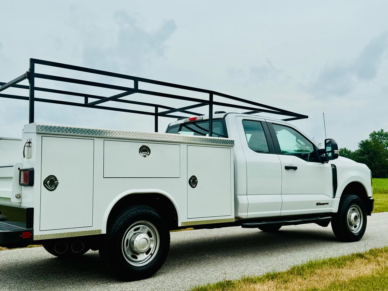 Ford F-350 SD XL SuperCab 4WD 2023
