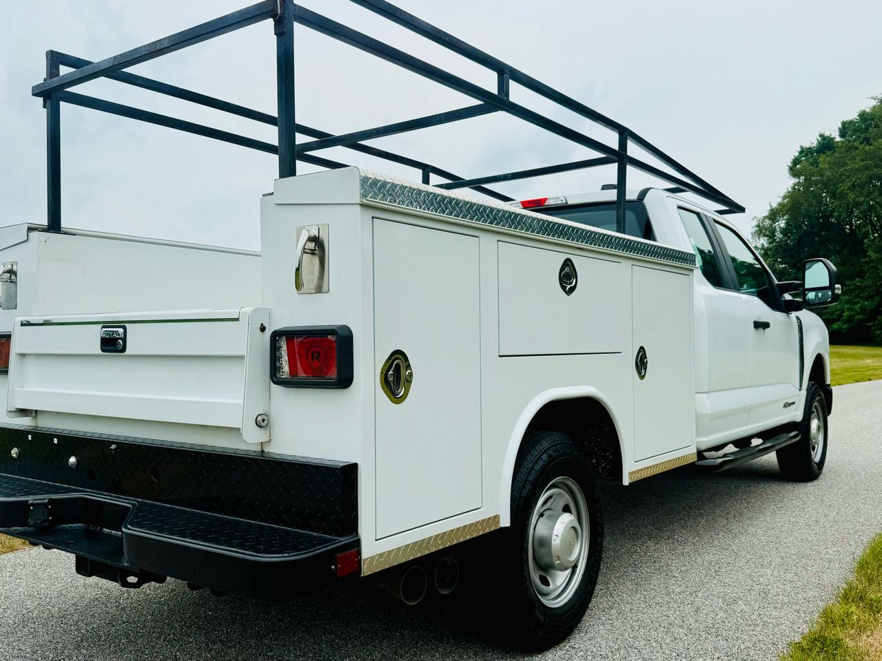 Ford F-350 SD XL SuperCab 4WD 2023