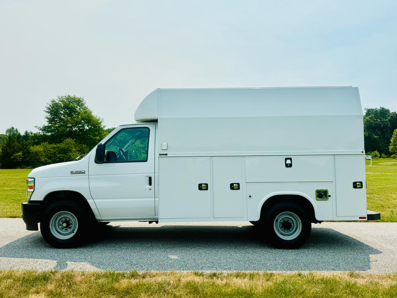 Ford Econoline E-350 Super Duty 2022