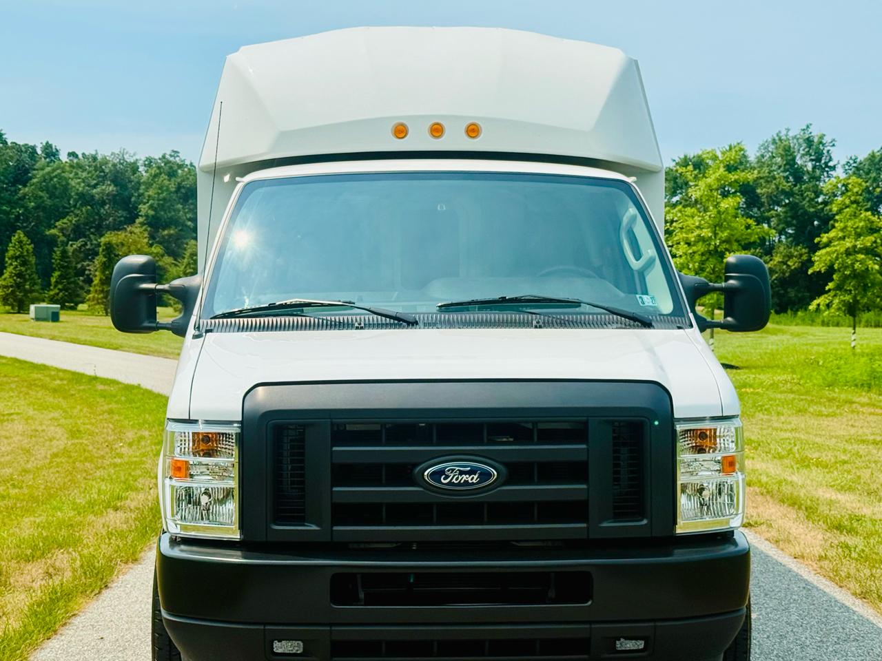 Ford Econoline E-350 Super Duty 2022
