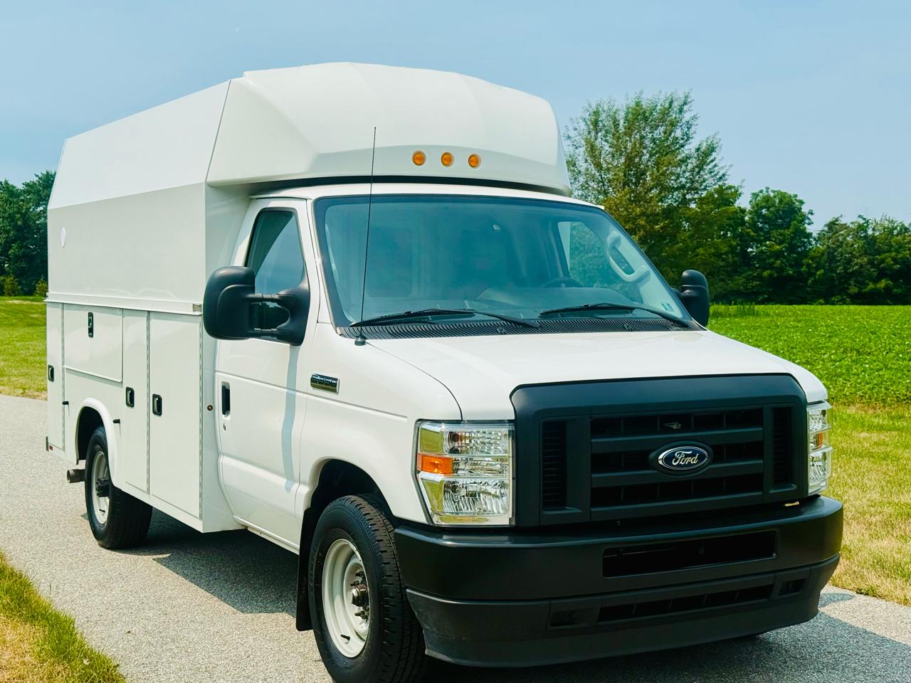 Ford Econoline E-350 Super Duty 2022