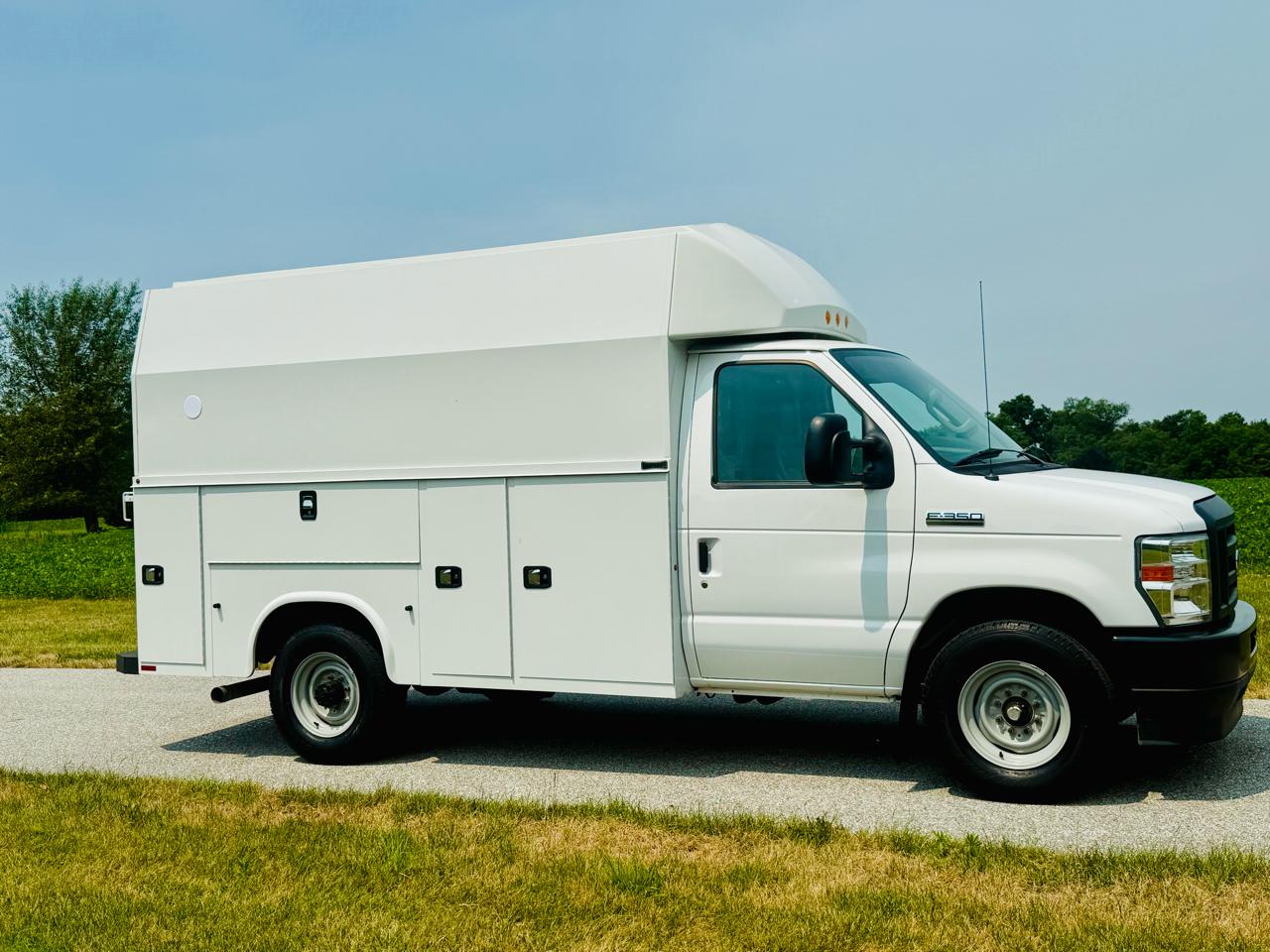 Ford Econoline E-350 Super Duty 2022
