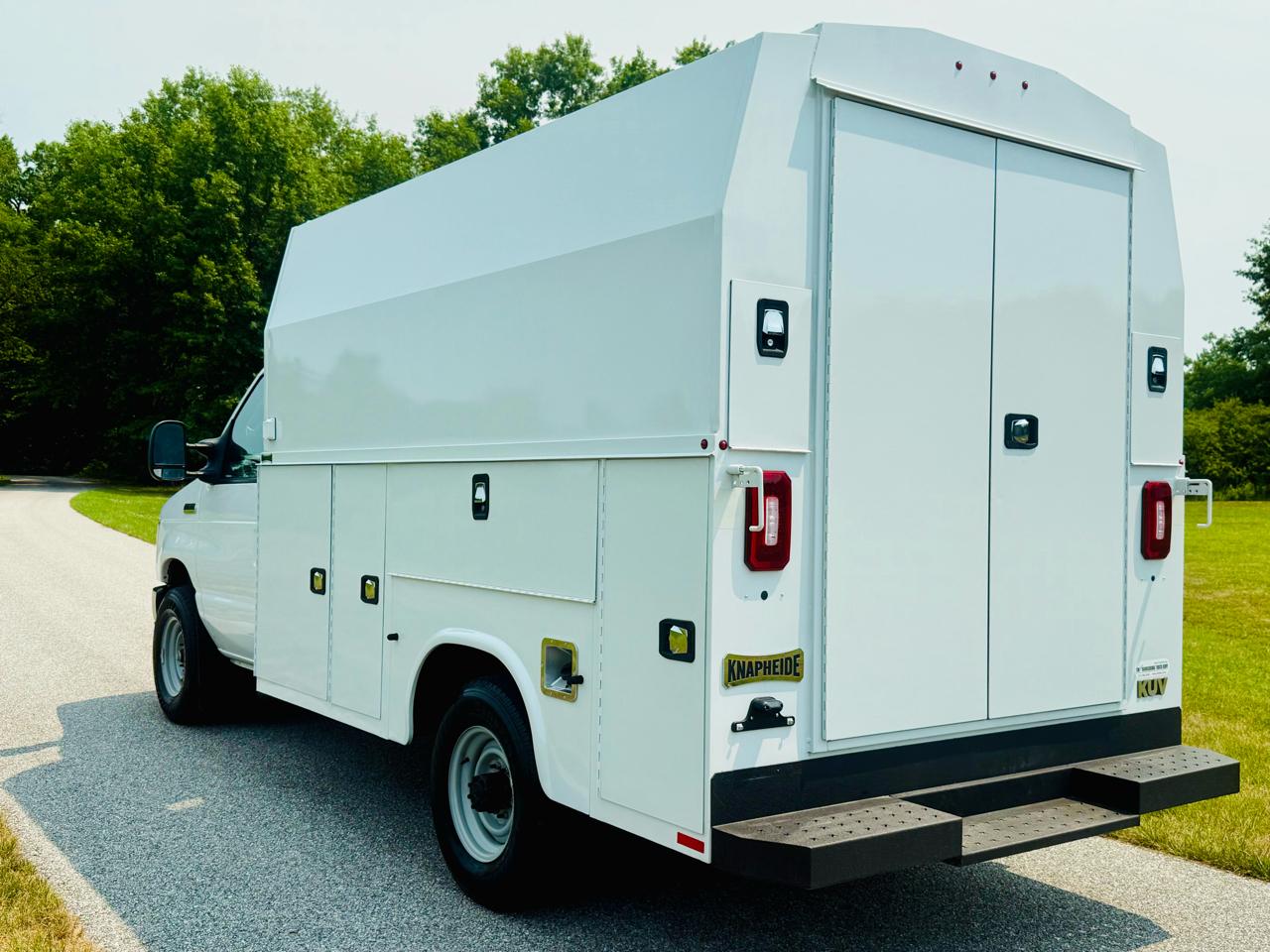 Ford Econoline E-350 Super Duty 2022