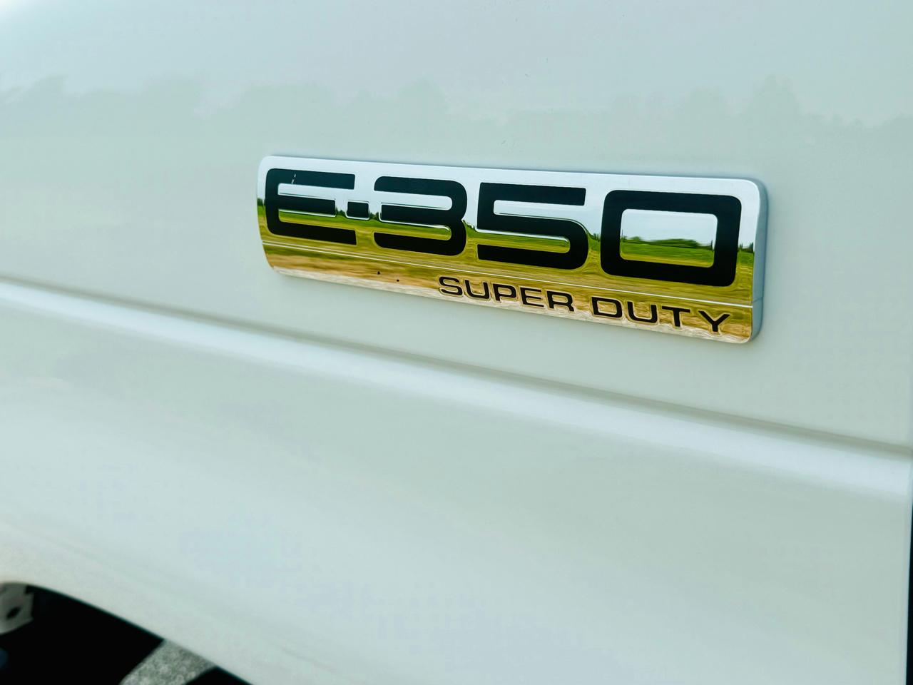 Ford Econoline E-350 Super Duty 2022