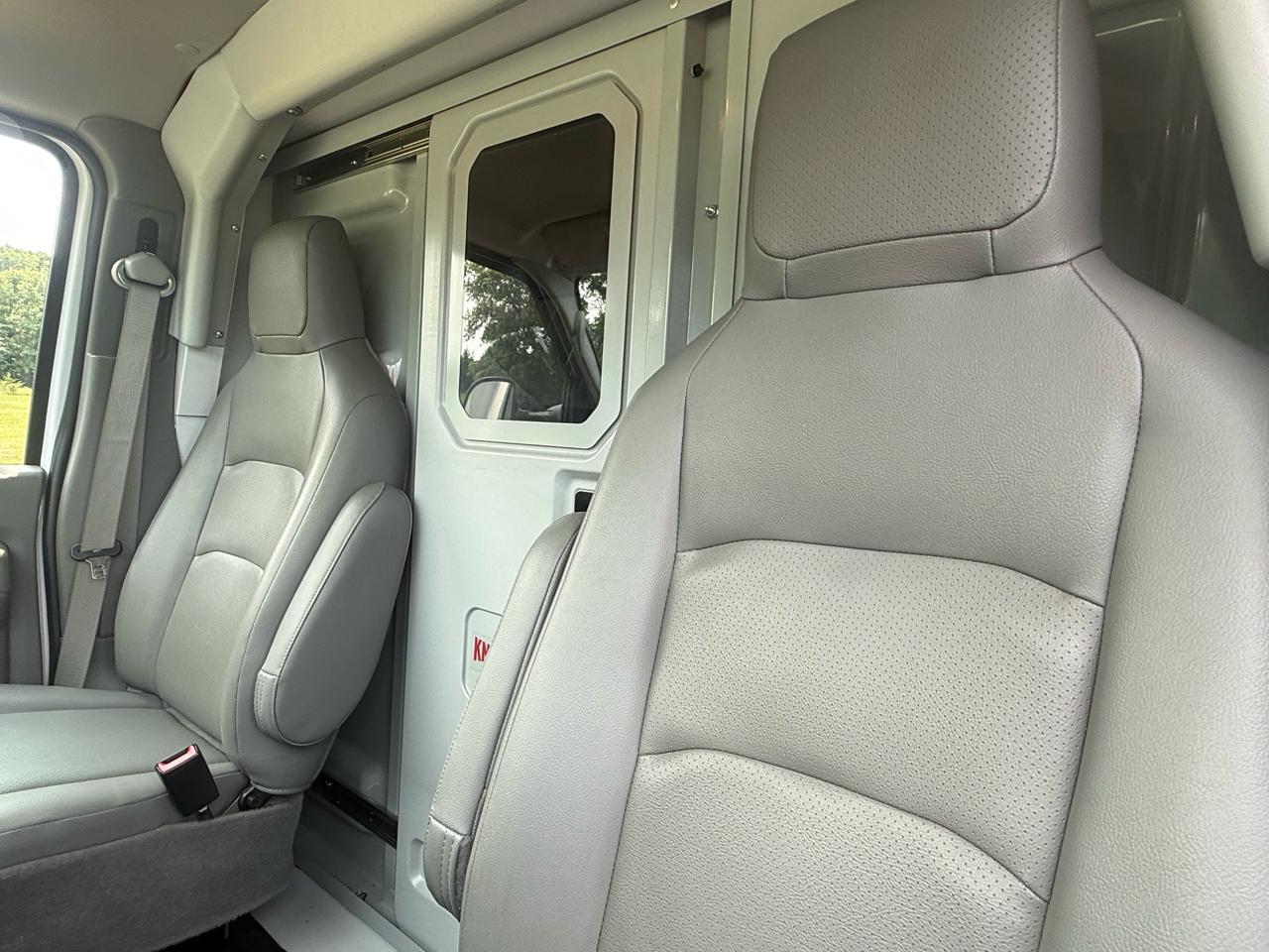 Ford Econoline E-350 Super Duty 2022