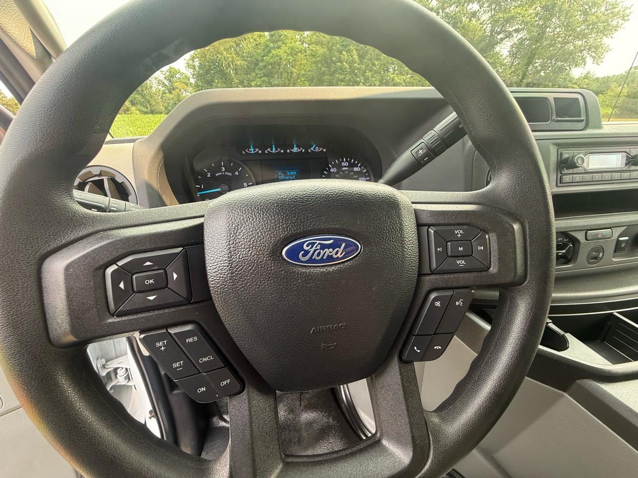 Ford Econoline E-350 Super Duty 2022