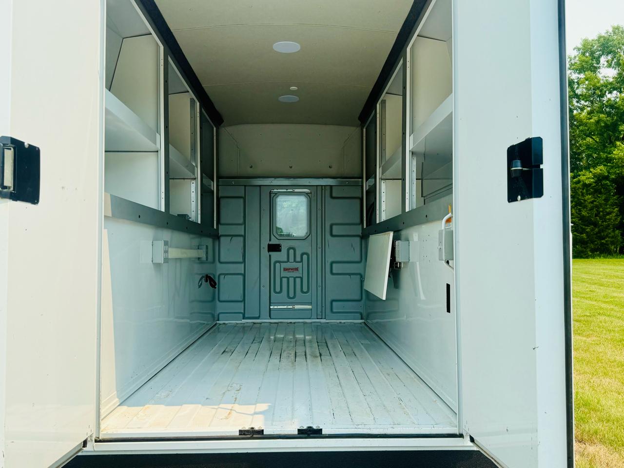 Ford Econoline E-350 Super Duty 2022