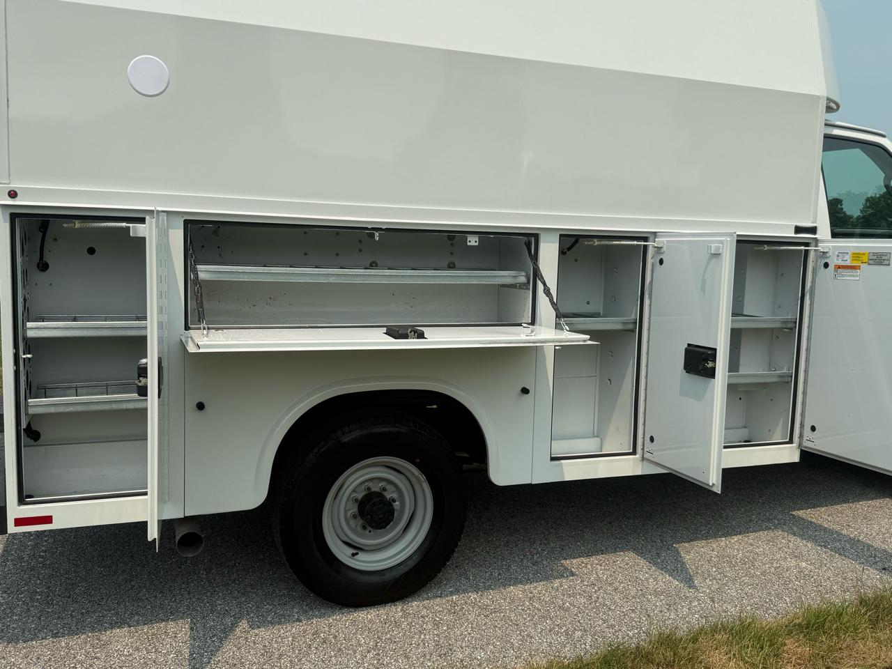 Ford Econoline E-350 Super Duty 2022