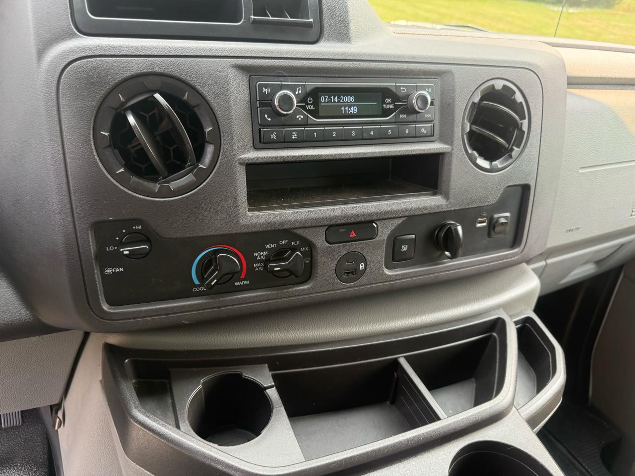 Ford Econoline E-350 Super Duty 2022