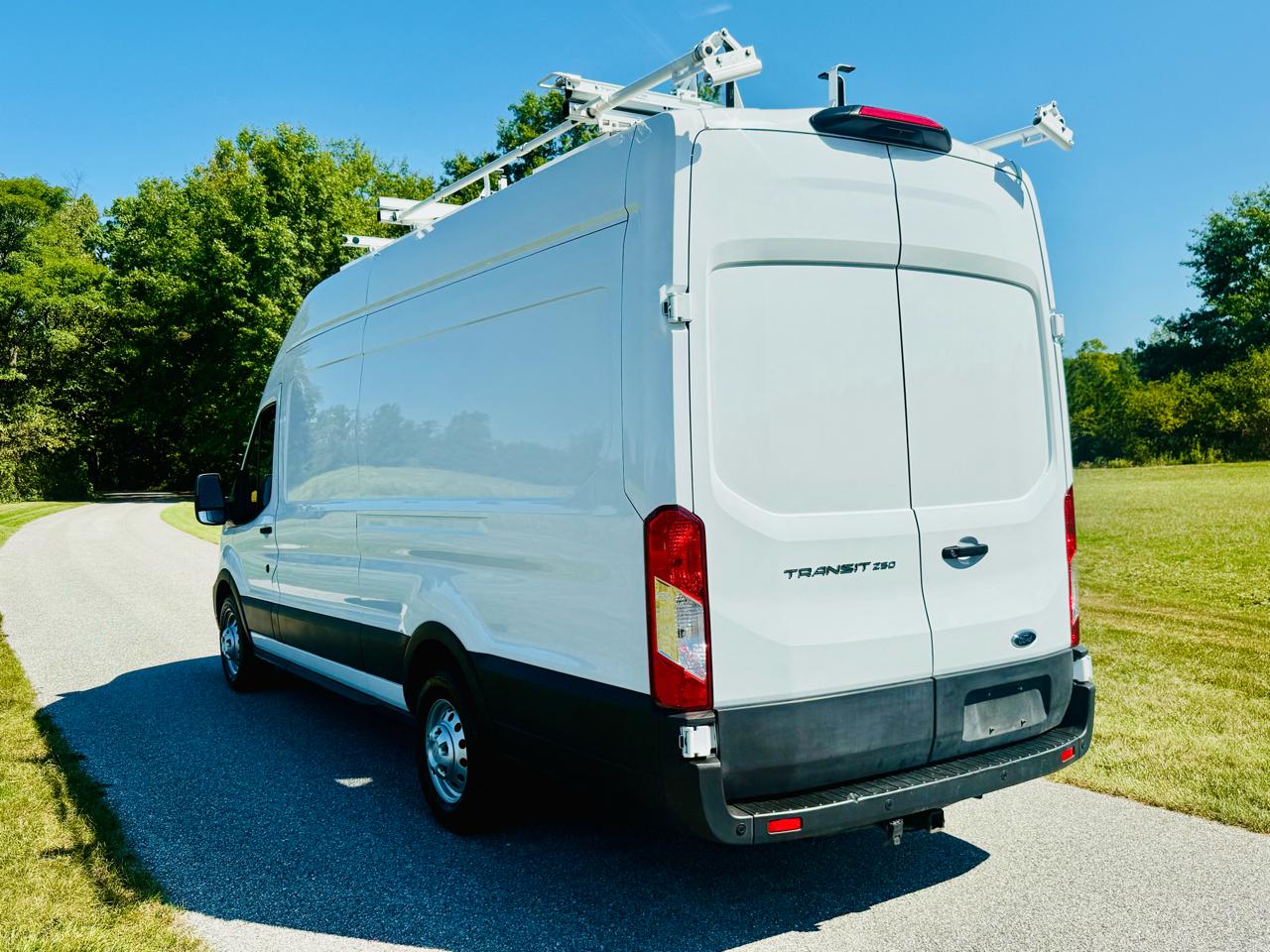 Ford Transit 250 Van High Roof w/Sliding Pass. 148-in. WB EL 2023