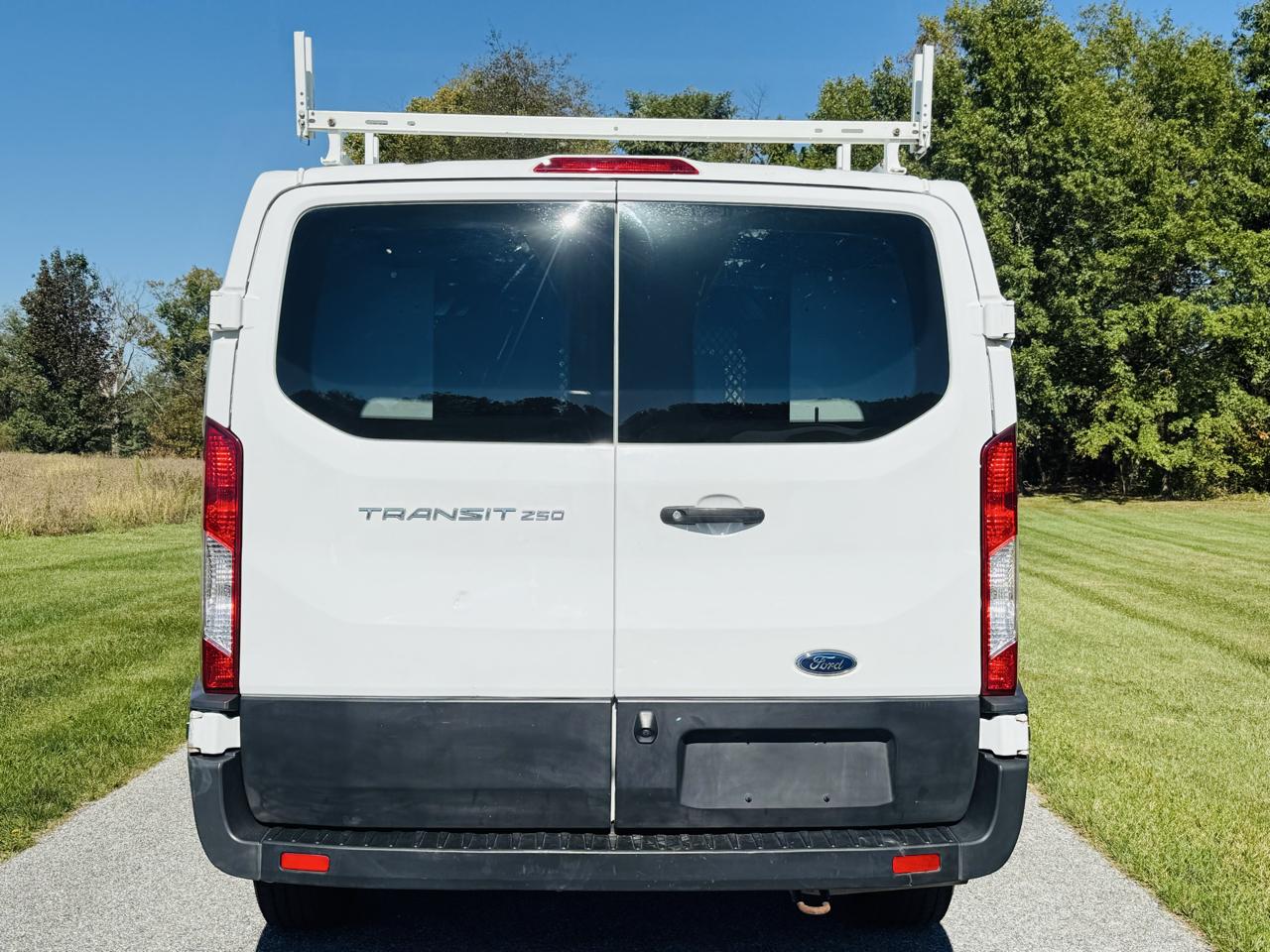Ford Transit 250 Van Low Roof w/Sliding Pass. 130-in. WB 2020
