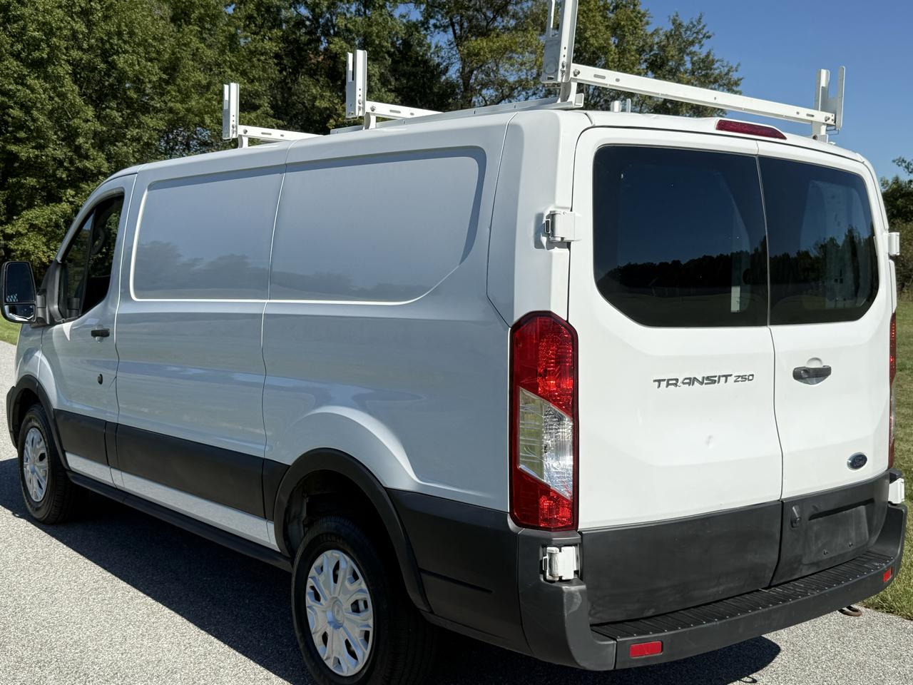 Ford Transit 250 Van Low Roof w/Sliding Pass. 130-in. WB 2020
