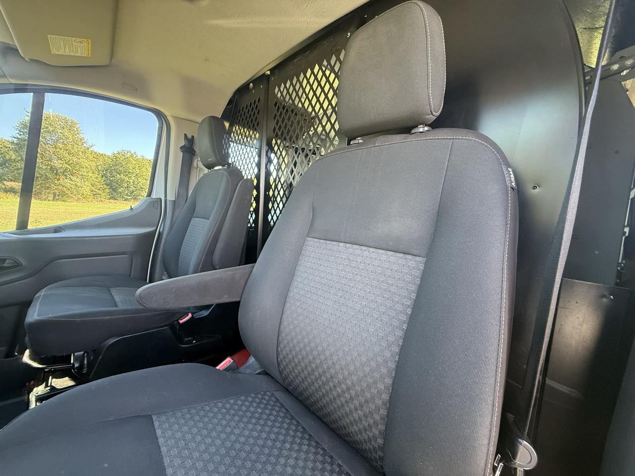 Ford Transit 250 Van Low Roof w/Sliding Pass. 130-in. WB 2020