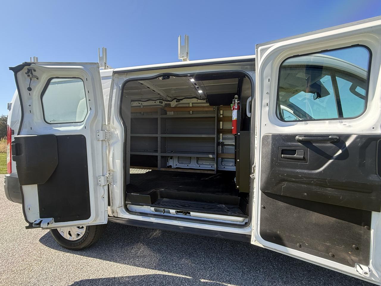Ford Transit 250 Van Low Roof w/Sliding Pass. 130-in. WB 2020