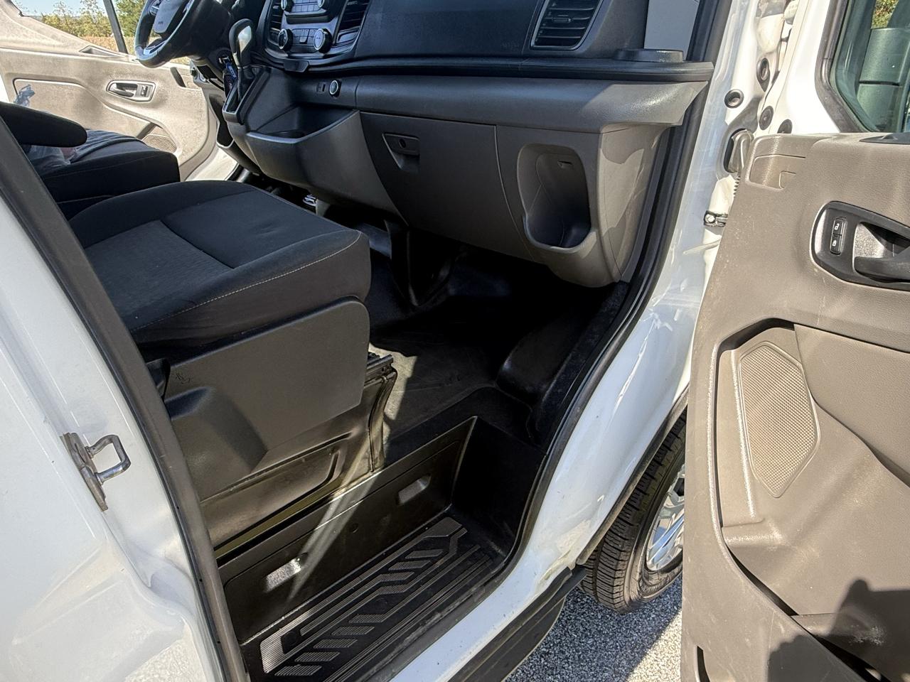 Ford Transit 250 Van Low Roof w/Sliding Pass. 130-in. WB 2020