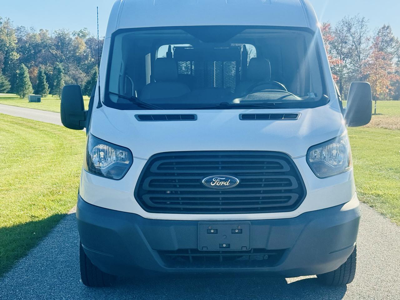 Ford Transit 150 Wagon Med. Roof XL w/Sliding Pass. 130-in. WB 2015