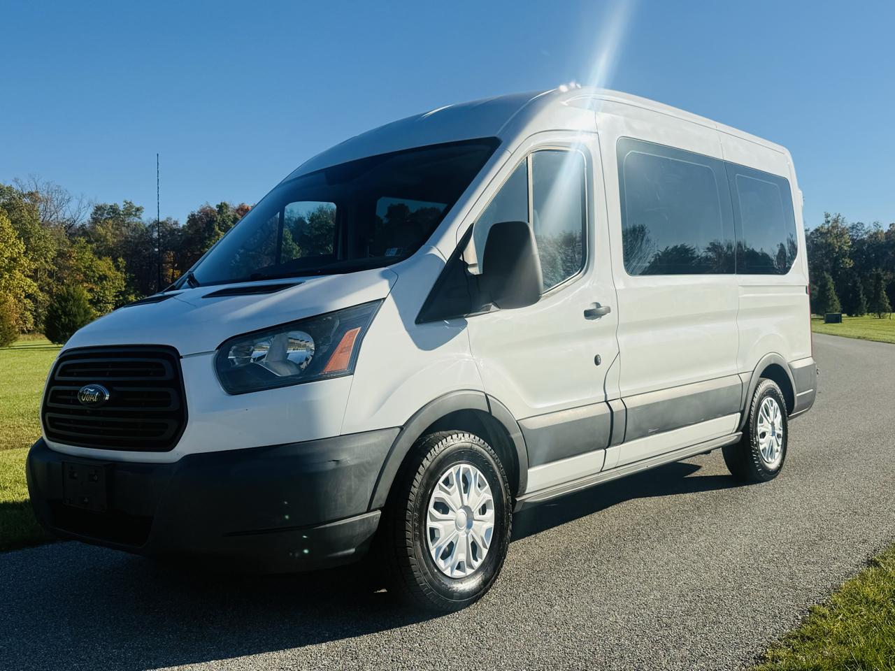 Ford Transit 150 Wagon Med. Roof XL w/Sliding Pass. 130-in. WB 2015