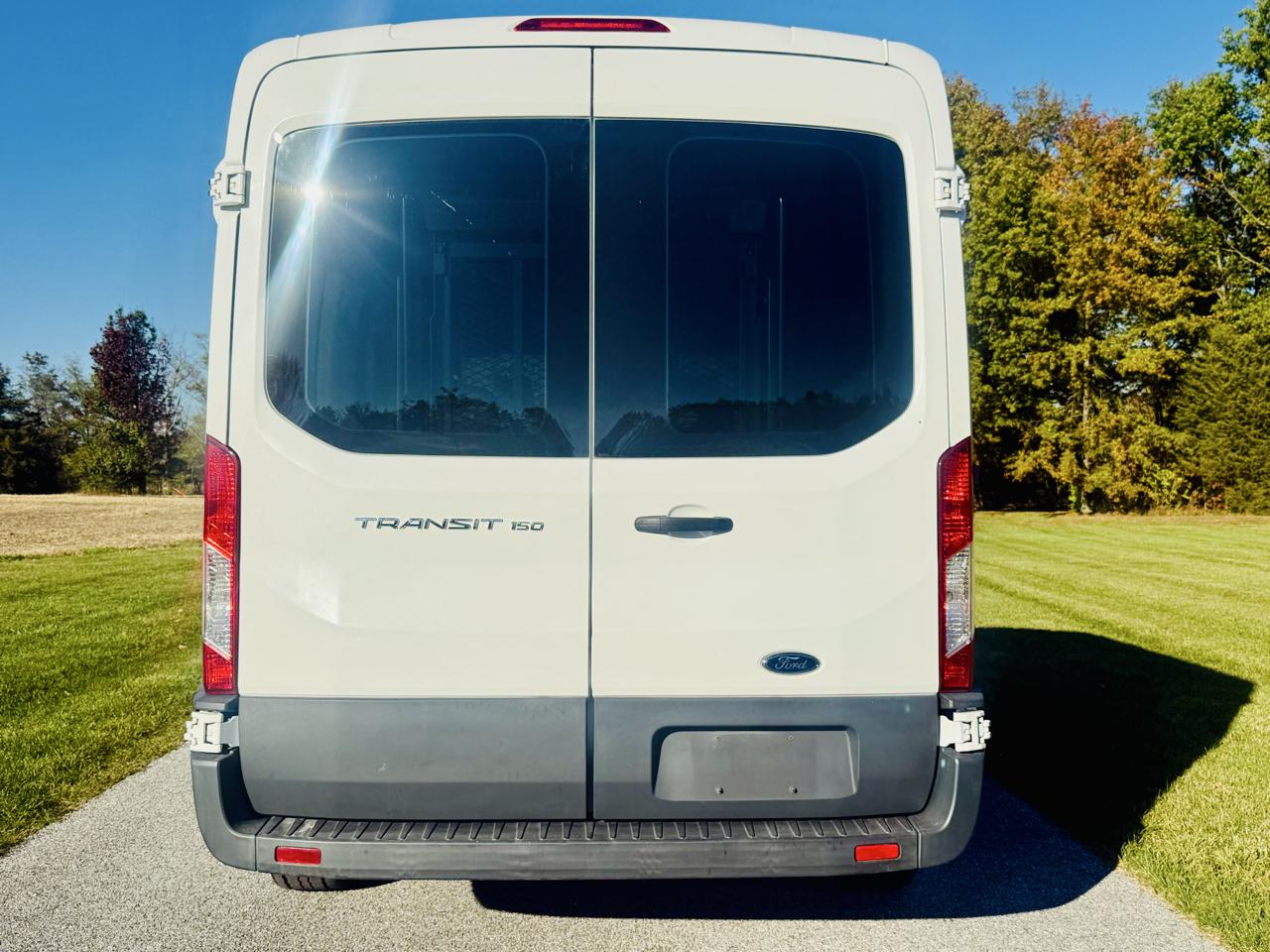 Ford Transit 150 Wagon Med. Roof XL w/Sliding Pass. 130-in. WB 2015