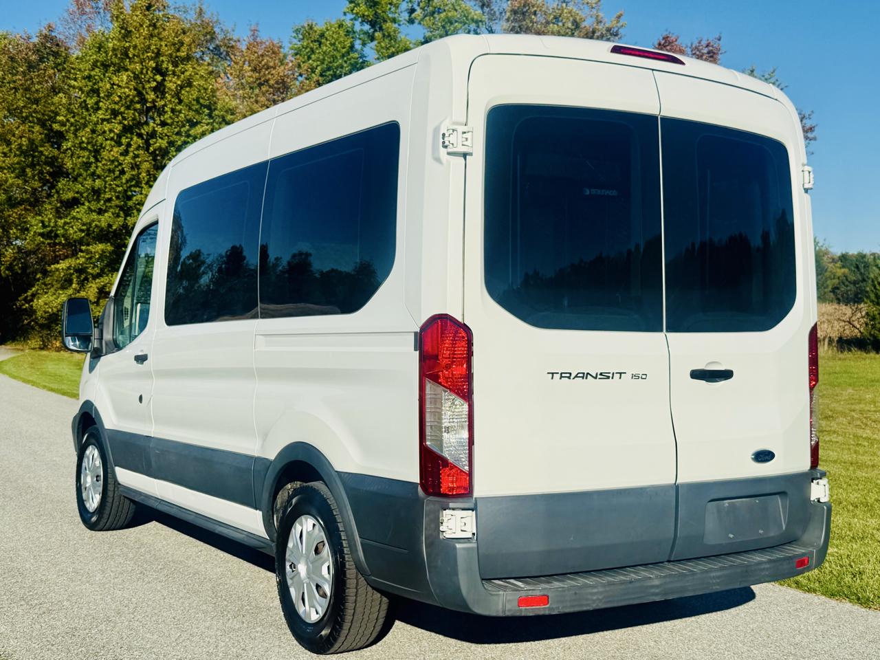 Ford Transit 150 Wagon Med. Roof XL w/Sliding Pass. 130-in. WB 2015