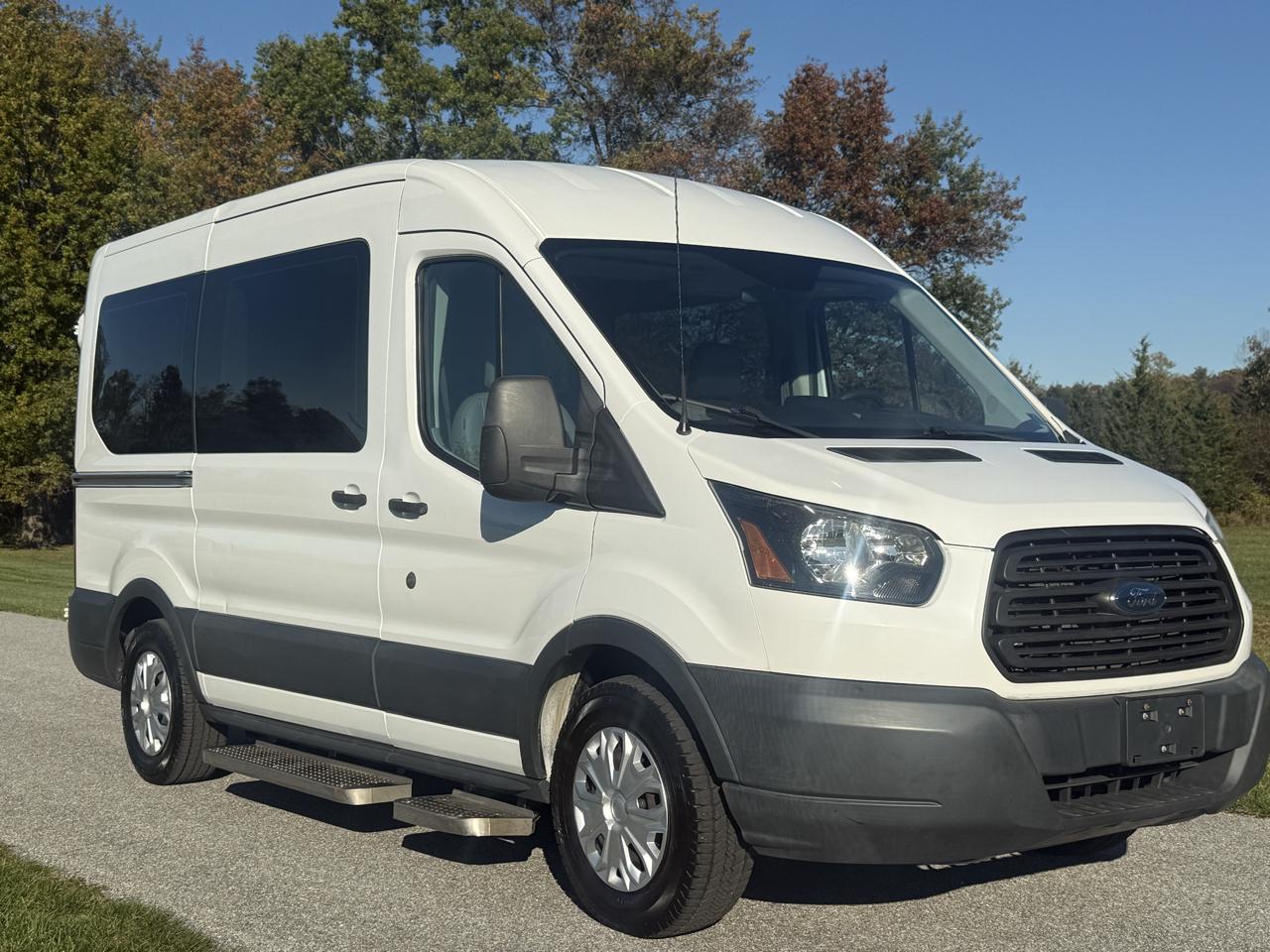 Ford Transit 150 Wagon Med. Roof XL w/Sliding Pass. 130-in. WB 2015