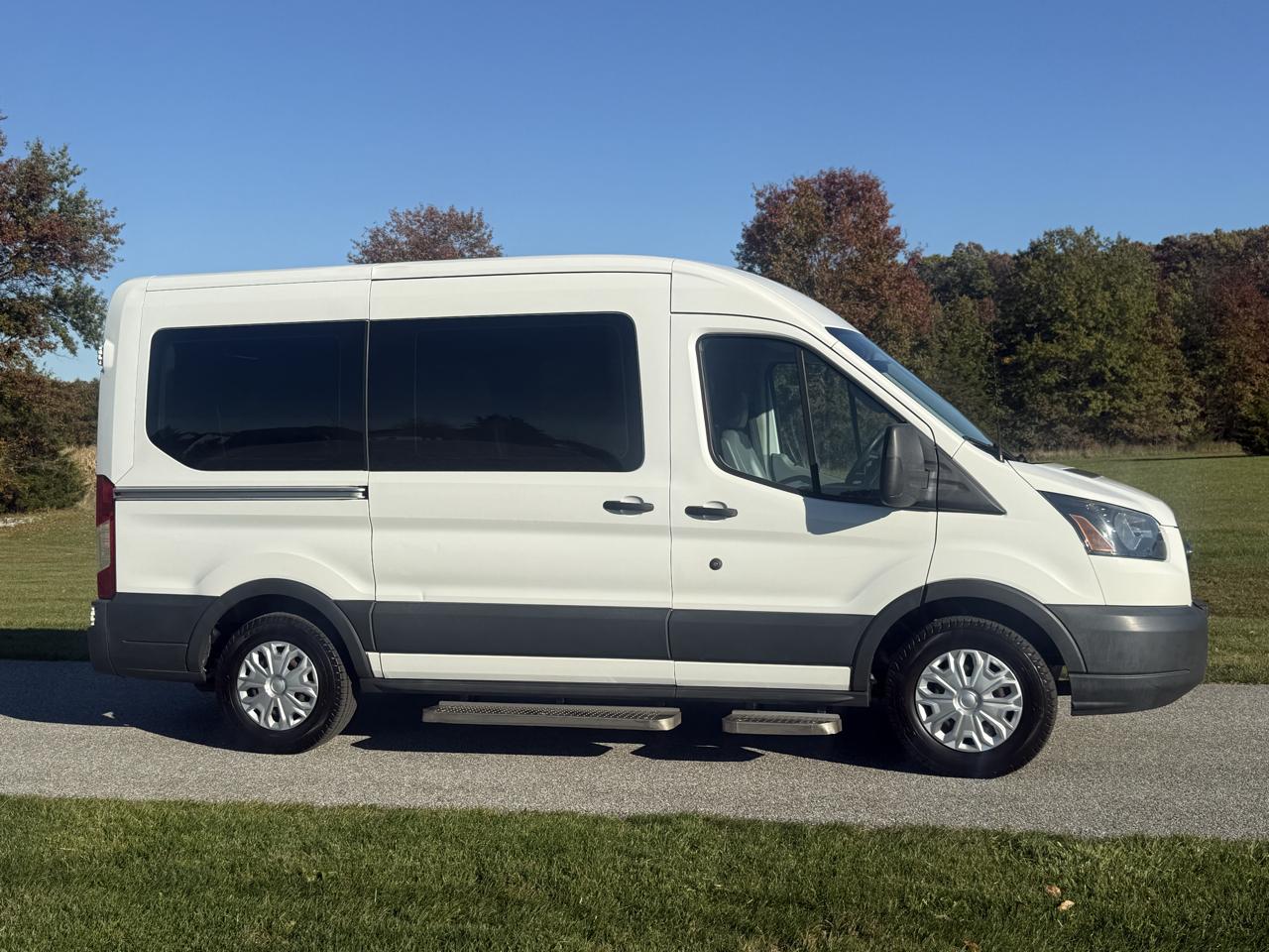 Ford Transit 150 Wagon Med. Roof XL w/Sliding Pass. 130-in. WB 2015