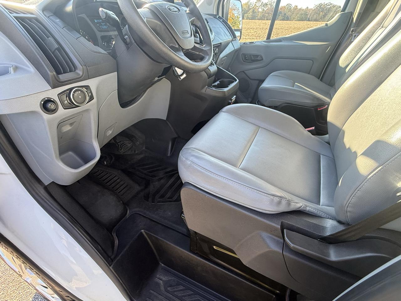Ford Transit 150 Wagon Med. Roof XL w/Sliding Pass. 130-in. WB 2015