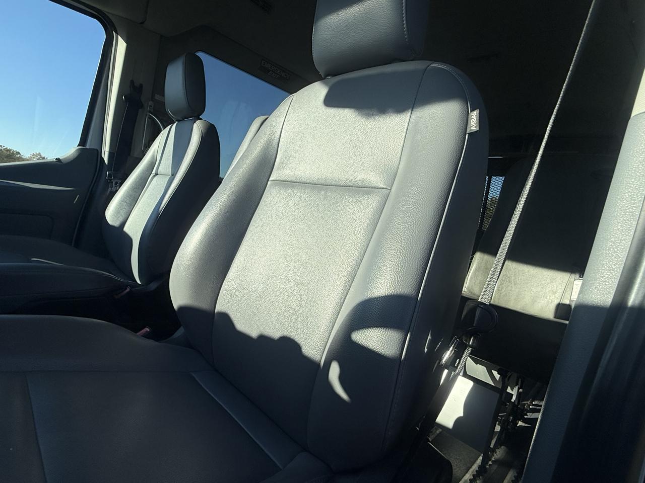 Ford Transit 150 Wagon Med. Roof XL w/Sliding Pass. 130-in. WB 2015